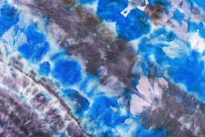 abstraktes blaues und violettes gestreiftes Muster auf Batik foto