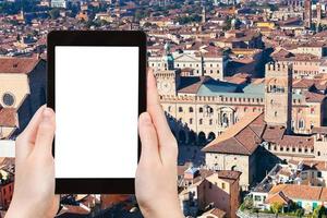 touristische fotos von der piazza maggiore in bologna