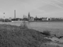 das kleine dorf grieth am rhein foto