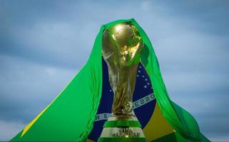 Brasilien. fifa weltmeisterschaft mit flagge brasilien, weltmeister 2022 katar fußballsieger, 3d arbeit und 3d bild, jerewan, armenien - 2022 okt. 04 foto