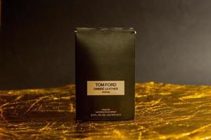 Tom Ford Ombre Leather Parfum auf goldenem Hintergrund, Yerevan, Armenien - 2022 Okt 08 foto