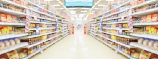 supermarkt gang innen abstrakt unscharfer hintergrund foto