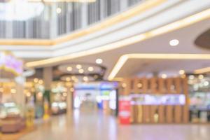 Einkaufszentrum innen abstrakter Unschärfehintergrund mit Bokeh-Licht foto