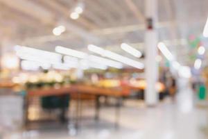 Supermarkt mit frischen Lebensmitteln abstrakter unscharfer Hintergrund mit Bokeh-Licht foto