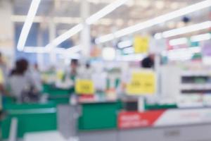 Unschärfe Kassierer Kasse im Supermarkt foto