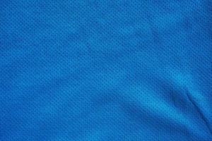 blauer stoff sportbekleidung fußball trikot mit air mesh textur hintergrund foto