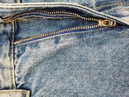 Reißverschluss an Jeans. Jeans-Textur. Nahaufnahme Denim-Hintergrund. offene Jeans. foto