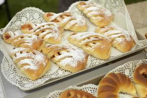 Kuchen zum Tee. leckeres Essen. Mehlprodukt. Gebäck auf dem Tisch. foto