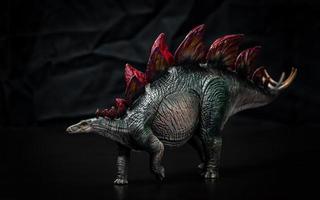 Dinosaurier, Stegosaurus im Dunkeln foto