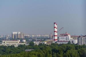 krasnodar, russland - 30. juli 2022 blick von der höhe der stadtlandschaft foto