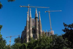 barcelona, spanien, 2022 - la sagrada familia - die beeindruckende kathedrale von gaudí, die seit dem 19. märz 1882 gebaut wird und am 28. oktober 2012 in barcelona, spanien noch nicht fertig ist. foto