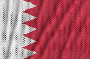 Bahrain-Flagge gedruckt auf einem Polyester-Nylon-Sportbekleidungs-Mesh-Gewebe foto