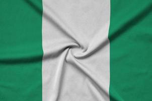 Die Nigeria-Flagge ist auf einem Sportstoff mit vielen Falten abgebildet. Sportteam-Banner foto