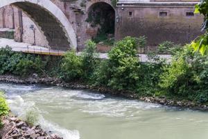 Blick auf die Brücken von Rom foto