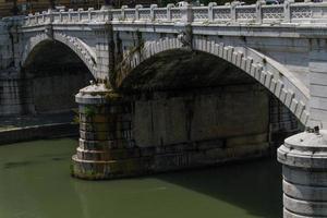 Blick auf die Brücken von Rom foto