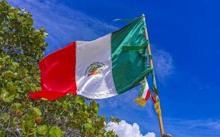 mexikanische grün-weiß-rote Flagge in Playa del Carmen Mexiko. foto