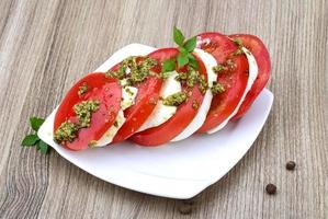 Caprese-Salat Gericht anzeigen foto