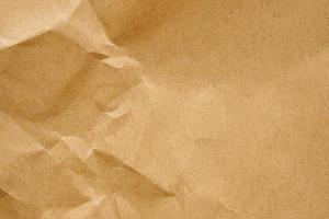 braunes zerknittertes papier recyceltes kraftblatt textur hintergrund foto