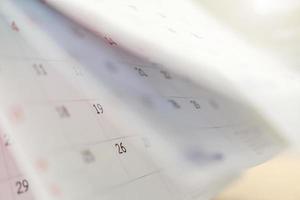 Kalenderseite Fliping Sheet Nahaufnahme auf Bürotisch Hintergrund Geschäftsplan Planungstermin Besprechungskonzept foto