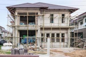 neues wohnhaus zeitgenössisches gebäude im bau auf der baustelle foto