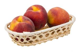 Pfirsiche auf Weiß foto