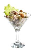 Russischer Salat auf Weiß foto