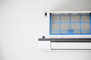 Klimaanlage mit verschmutztem Filter aus nächster Nähe foto