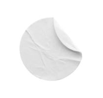 leeres weißes rundes Papieraufkleberetikett isoliert auf weißem Hintergrund mit Beschneidungspfad foto