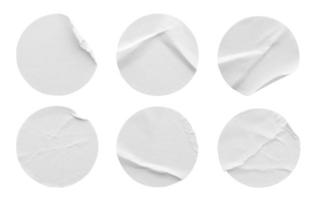 leere weiße runde Papieretiketten-Set-Sammlung isoliert auf weißem Hintergrund mit Beschneidungspfad foto