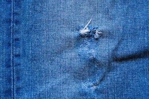 Denim Blue Jeans zerrissene Modedesign Textur Nahaufnahme Hintergrund Draufsicht foto