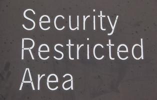 Schild mit der Aufschrift „Sicherheitsbereich“. foto