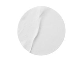 leeres weißes rundes papieraufkleberetikett lokalisiert auf weißem hintergrund foto