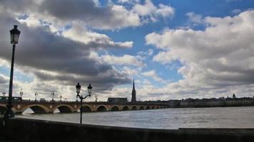 ein blick auf die stadt bordeaux in frankreich foto