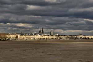 ein blick auf die stadt bordeaux in frankreich foto