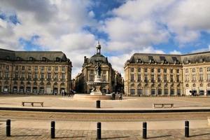 ein blick auf die stadt bordeaux in frankreich foto