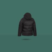 winterjacken, hoodies, wanderjacken und verschneite winterkleidung. wurm winter hoodie jacke isoliert auf hintergrund mit beschneidungspfad foto