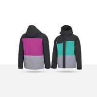 winterjacken, hoodies, wanderjacken und verschneite winterkleidung. wurm winter hoodie jacke isoliert auf hintergrund mit beschneidungspfad foto