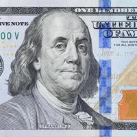 Porträt von US-Präsident Benjamin Franklin auf Makrofragment der 100-Dollar-Banknote. Vereinigte Staaten hundert Dollar Geldschein foto