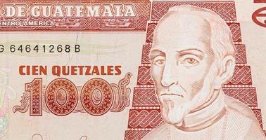 bischof und junggeselle francisco marroquin auf guatemala 100 quetzales 2007 banknotenfragment foto