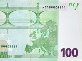 hinterer Teil der 100-Euro-Banknote, Nahaufnahme mit kleinen grünen Details foto