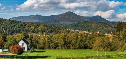 schöne aussicht auf die bunten vogesen im herbst foto