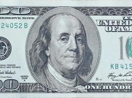 Porträt von US-Präsident Benjamin Franklin auf Makrofragment der 100-Dollar-Banknote. Vereinigte Staaten hundert Dollar Geldschein foto