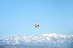 sotschi, russland - 22. april 2022 azimuth airlines, sukhoi superjet 100-95b foto