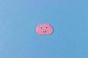 Schritt 8. Origami-Schweinskopf. Zeichnen Sie Schweineaugen und Nase und genießen Sie das Ergebnis foto