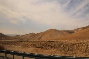 ein blick auf die judäische wüste in israel foto