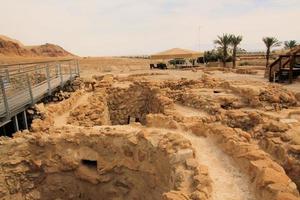 eine ansicht von qumran in israel foto