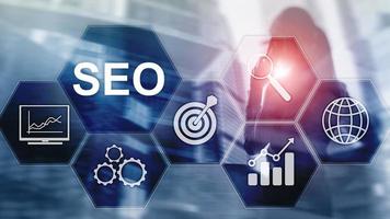 SEO - Suchmaschinenoptimierung, digitales Marketing und Internettechnologiekonzept auf unscharfem Hintergrund. foto