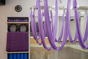 die lila Aerial Yoga-Hängematten foto