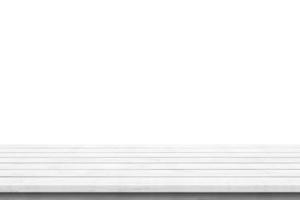 leere weiße Holztischplatte isoliert auf weißem Hintergrund foto