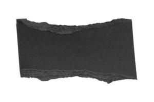 schwarzes zerrissenes papier zerrissene kantenstreifen isoliert auf weißem hintergrund foto